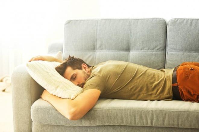 Sessiz ve karanlk bir alan seerek gn iinde yaplan bir saatlik uyku iftardaki beslenmenin daha iyi olmasn salar.