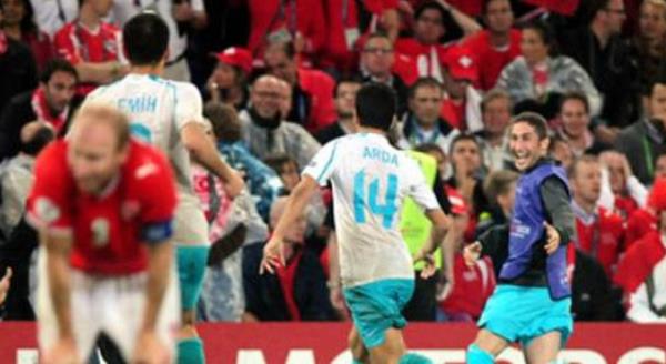 <p><b>svire 1-2 Trkiye </b></p>    11 Haziran 2008.. 2008 Avrupa ampiyonas'na Portekiz yenilgisi ile balayan Trkiye, gruptaki ikinci manda svire ile karlam, geriye dt ma Semih entrk ve Arda Turan'n son dakika golyle 2-1 kazanarak gruptan kma ansn son maa tamt.