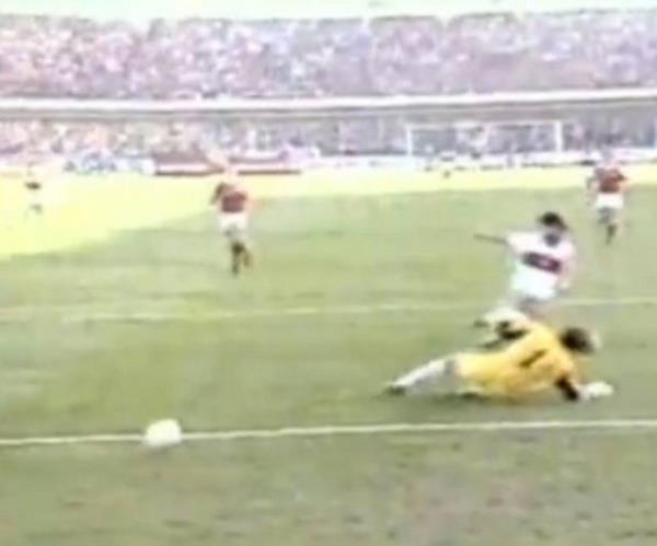 <p><b>1989 Trkiye 3-0 Avusturya </b></p>    Avusturya'yla Ali Sami Yen'de karlaan Milliler Feyyaz?n volesi, Rdvan'n da biri kafayla olmak zere att 2 golle Avusturya'y 3-0 yenmekle kalmam, rakibin 1990 Dnya Kupas umutlarn da sndrmtr.