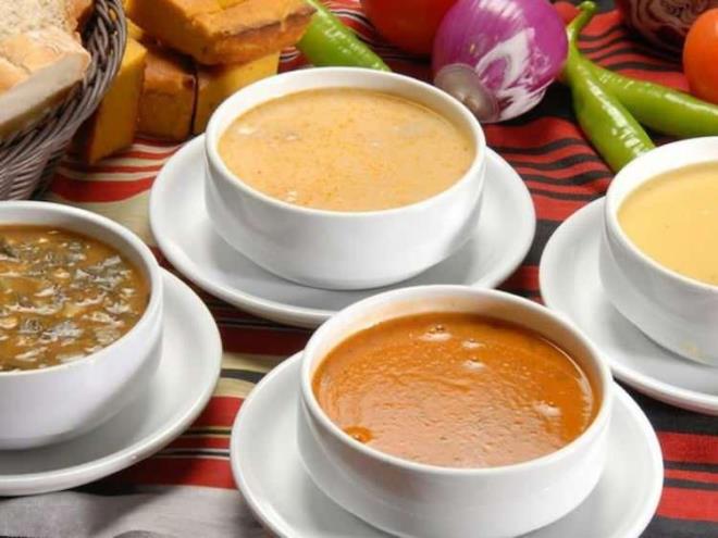 eitli renklendiriciler ve Monosodyum Glutomat nedeniyle de hazr orbalar eletirilmektedir. Bamllk yapan etkisi olan Monosodyum Glutomat, doyma hissini geciktirdii iin kilo almay kolaylatrarak imanlk gibi salk sorunlarna yol aabilir. Batan buraya kadar yazlanlara baktmzda, hazr orbalarn sala zararlar nelerdir?