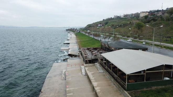 Beylikdz Grpnar sahilindeki yry yolunda oluan kmeler her geen gn artyor.