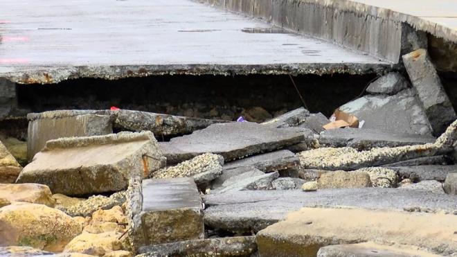kmelerin devam ettii Beylikdz sahiline "svlama" uyars - 6    Dola, "Tabii bir dier neden bu alanlarn hemen yukarsnda heyelan alanlar var. Bu heyelanlarn topuk ksmlar bu sahile kar. Dolaysyla bu ksmndan kan topuk hareketleri, bu dolgularn deformasyonunda etkin rol oynayan ikinci bir parametredir. Buralara dikkat edilmesi gerekir diyoruz. nk rnein Kahramanmara depreminde olduu gibi herhangi byk bir depremde bu sahil yolu byk zarar grebilir." diye konutu.