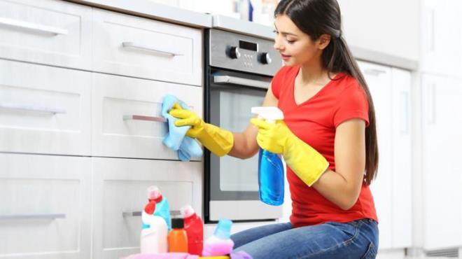 Bugn istee bal yaplan sigorta ile 15 yl prim demesi gereken ev kadnlarnn bu primlerininin te birini devlet stelenecek. En az brt asgari cretin (10 bin 8 lira) yzde 32'sini, en yksek de bunun 7.5 kat kadar yatrarak istee bal sigorta yaptrlabiliyor.