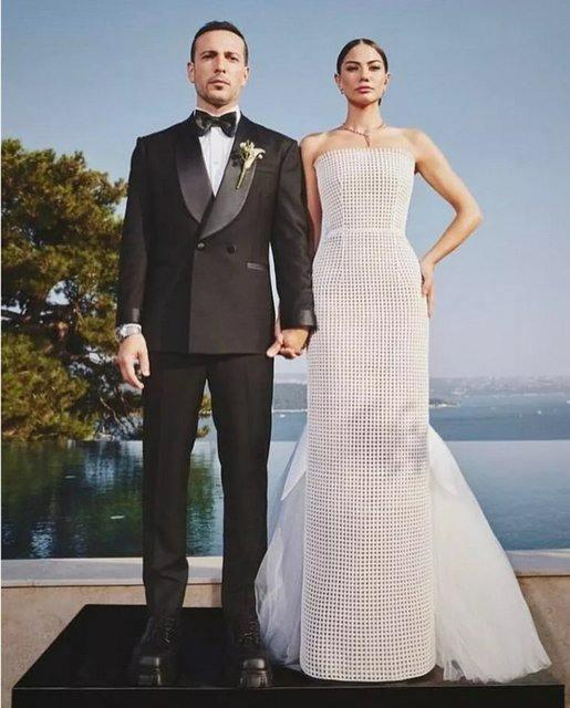 Ksa bir sre sonra eve dnen zdemir, getiimiz gnlerde eiyle yaad evden eyalarn alarak, bekar olduu dnemde yaad Zekeriyaky'deki villasna yerlemiti.