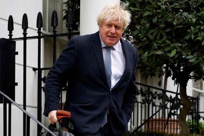 Bu nedenle ona baz sorular sorarken bunu hatrlamanzda fayda var. rnein, 2021'den bu yana iktidara gelen herhangi bir dnya liderinden haberdar deil. Yani ona gre Boris Johnson hala ngiltere'nin babakan.