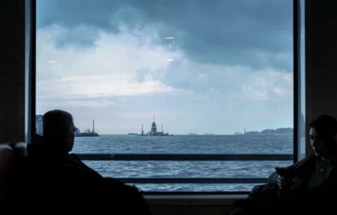 Etrafndaki iskelenin kaldrlmas sonucu tamamen ortaya kan Kz Kulesi?nin evresindeki dzenlemelerin devam ettii grld.