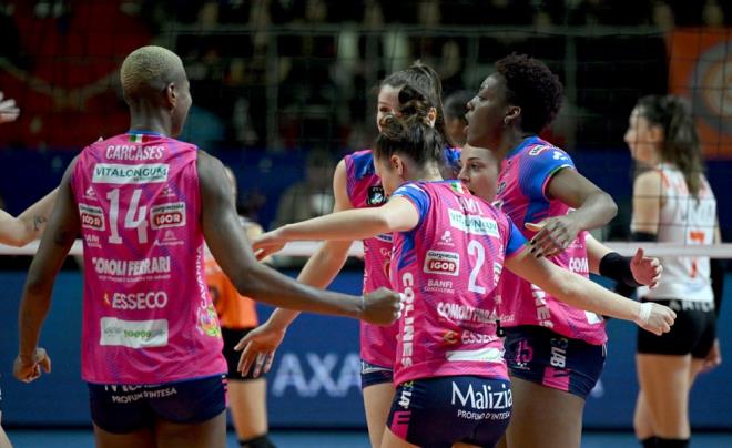 19 yandaki Julia Ituma stanbul?da kald otelin penceresinden derek hayatn kaybetti.