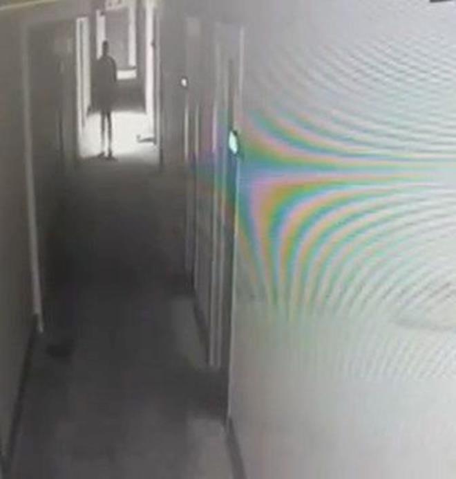 POLS NCELEME YAPTI    Polis, Julia Ituma'nn 22.30-23.50 saatleri arasnda koridorda gezdikten sonra odasna girdiini belirledi.