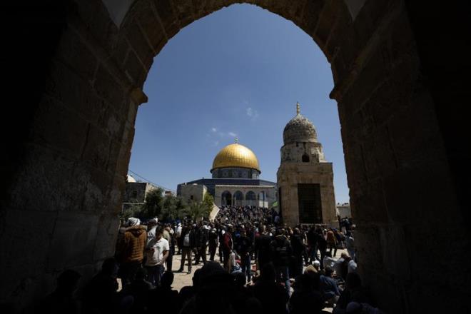 srail gleri Bat eria'daki Filistinlilerin Kuds'e giriini kstlad      srail gleri, ramazann drdnc cuma namazn Mescid-i Aksa'da klmak isteyen ok sayda Filistinlinin Kuds'e geiini engelledi.