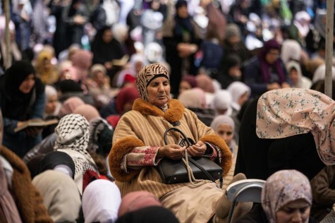 gal altndaki Bat eria'dan Kuds'e gemek isteyen Filistinliler, Kuds'n kuzeyindeki Kalendiya kontrol noktas ile ehrin gneyindeki "300" isimli kontrol noktasnda uzun kuyruklar oluturdu.