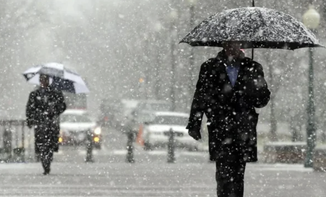 Ankara'ya bakalm. Ankara'nn scaklk ortalamas 17,5-18 derece, bu gnlerde 10-12 dereceler aralnda. Dolaysyla scaklklarmz normallerin altnda. zellikle cumadan itibaren hissedilir bir art var. Onun arkasnda nmzdeki haftaya bir daha bir d var. Dolaysyla 15 derecenin altnda seyredecek bir sre.