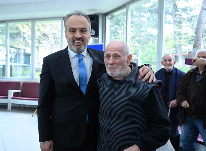 "Bu projemizde de 0224 716 31 00 no?lu telefon zerinden yaplan bavurular sonrasnda, salk personelimiz ev ziyareti yaparak ailenin ksa sreli bakm desteine uygun olup olmadn belirleyerek, randevu oluturup, gerekli planlamay yapacak. lk planlamada ikier kiilik bakm personelinden oluan  arala Yaren Destek Ekibi olarak ailelerimizin adreslerinde bakm destek hizmeti vereceiz. Hizmetler, belirlenen takvime gre 09.00-12.00 ve 13.00-16.00 saatlerinde ayda bir defa drt saat olarak planland. ?Yalnz deilsiniz, yannzdayz? sloganyla yal ve engelli hizmetlerimizde yeni uygulamalar hayata geirmek iin almalarmza devam ediyoruz. Projemiz imdiden hayrl olsun? dedi.