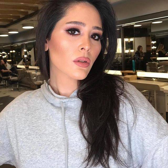 "Duygusal yiyiciydim. Sknt yaadmda ne varsa yiyordum. Buzdolabyla sosyalleiyordum." diyen nl arkcnn kilo vermesinin srrnn "yumurta" olduu renildi.