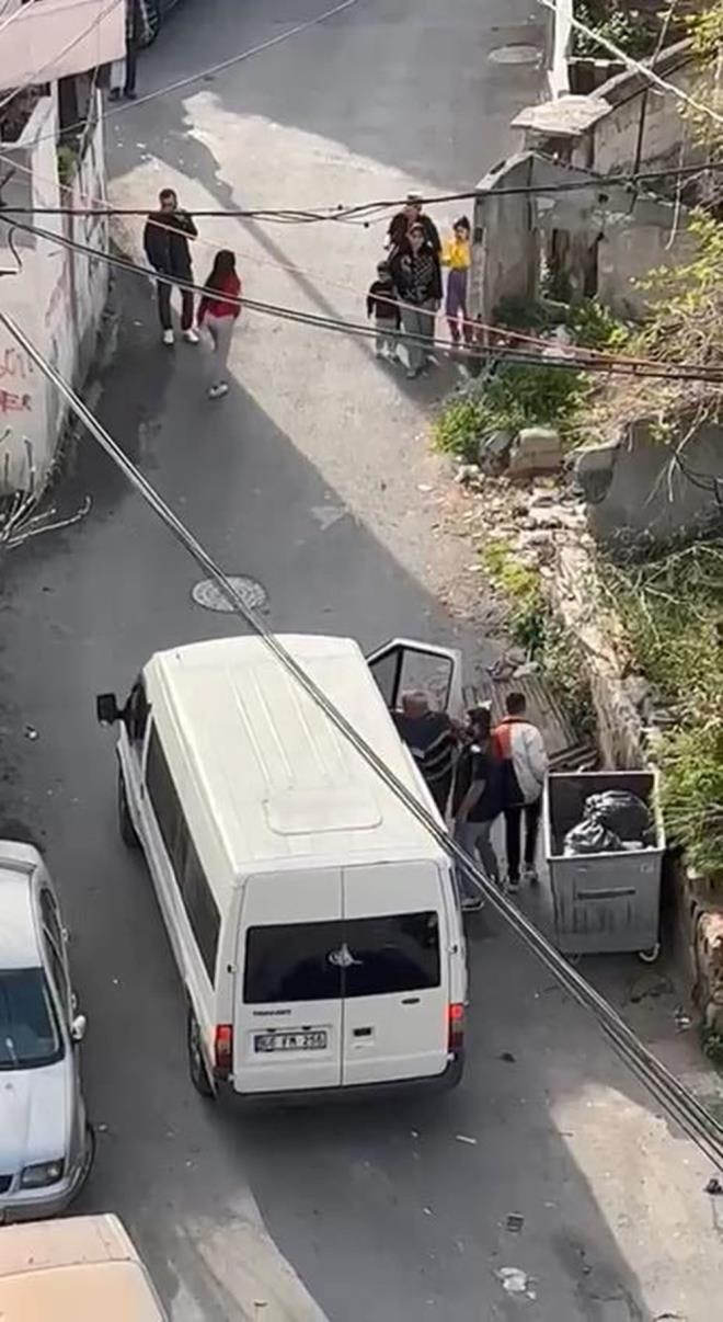 Sopalar ve talarn kulland kavga damat tarafnn mahalleden ayrlmasyla sona erdi.