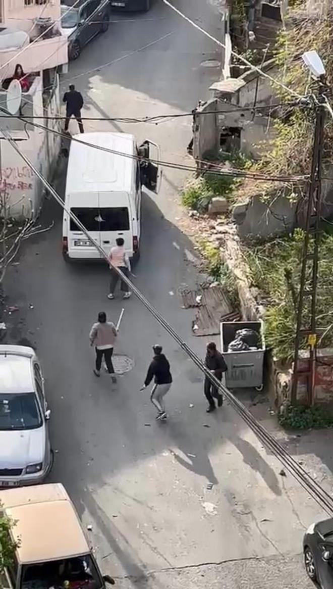 Minibsle gelen erkek taraf ile kz taraf arasnda dakikalarca sren kavga kt.