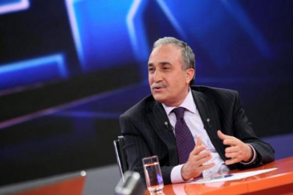 Partinin ak ara nde olduu Konya ve Kayseri ile anlurfa'da mevcut belediye bakanlaryla devam karar alnd renildi.