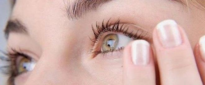 �ki g�z�n�z var ve her biri 130 milyon g�rme siniri h�cresinden olu�uyor. Ve her bir h�crenin i�inde 100 trilyon atom oldu�u d���n�ld���nde bu say� evrendeki t�m y�ld�zlar�n say�s�ndan bile daha fazla...