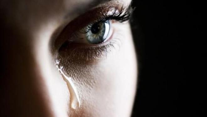 Yer �ekimin bulunmad��� bir ortamda insan a�layamaz. ��nk� g�zya�� yere do�ru hareket edemez ve g�zden ��kamaz.