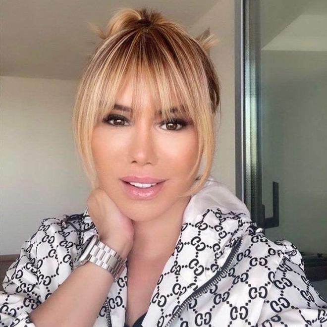 Gerek spor gerekse sahne tarzyla gz doldurmaya devam eden 47 yandaki Trk Halk Mzii ve arabesk mzik sanats Ceylan, paylamlaryla hayranlarn akna eviriyor.    Her fotorafnda farkl bir imajla ortaya kan Ceylan, paylamlarna binlerce beeni alyor.