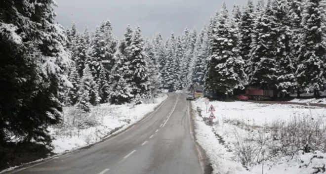 "Soukulara mjde ! 27 Nisan Perembe gn Balkanlar zerinden yurdumuza souk havann gelmesi tahmin ediliyor. Uluda, Kartepe, Kartalkaya gibi yerlerde kar ihtimali var."