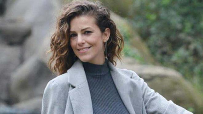 stanbul niversitesi letme Fakltesi mezunu olan Grsel, Mjdat Gezen Sanat Merkezi'nde oyunculuk eitimi ald.