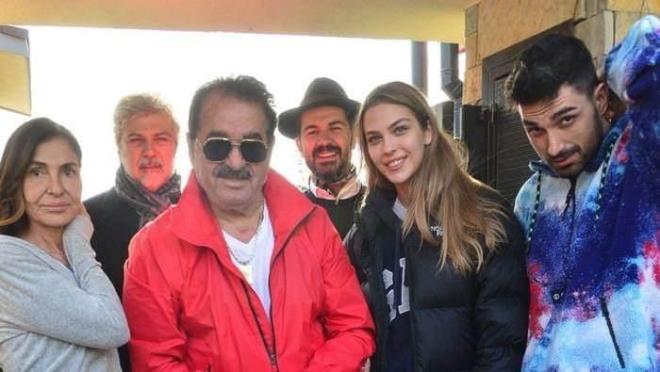 Tatlses?in ?20 daire yznden beni tehdit ediyor, aile srlarn ifa ediyor? diyerek 2020 ylnda hakknda ikayeti de olduu Ahmet Tatlses geen yaz babasnn Bodrum?da geirdii trafik kazasnda olay yerine komu ve hastaneye gidene kadar babasnn yanndan ayrlmamt. Ancak bu durum bile baba olun arasndaki buzlar eritmemiti. Bu bayramda da deien bir ey olmad. Ahmet Tatlses?in paylam ise dikkat ekti.