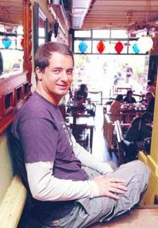 Annesi ve babas Acun'un ilk einden dnyaya gelen ve o sralar henz 10 aylk olan kzn da alp Bodrum'a gitmek zere yola ktlar.