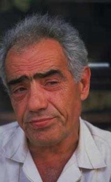 Ebru Gnde'in kariyerinin ilk yllarnda "ld" dedii babas hala hayatta ama kzyla hi grmyor.