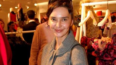 <b>'Dnya grmz ayr' demiti:</b> nl oyuncu 3 yandayken annesinden ayrlan mimar babasn bir daha hi grmedi.