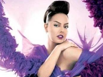 <b>Babas yayor ama onun iin oktan ld:</b> Babasyla geinemeyen nllerden biri de Ebru Gnde.