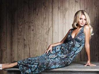 Kayac, "O adam alkolik ve ar izofren hastas. Kan ba yznden onun gibi delirmekten ok korkuyorum. Srekli taciz ediliyorum" demiti.