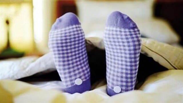 Bu nedenle orapla yatmamanz nerilmekle beraber yukardaki sorunlardan herhangi biri oluursa bir uzmandan yardm almalsnz.