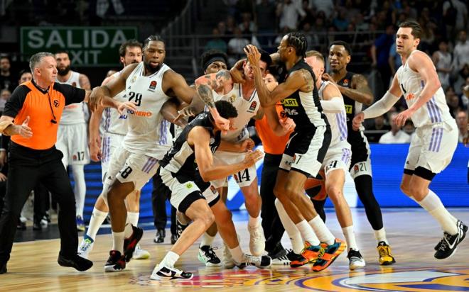 Hakemler, yaanan olaylarn ardndan ma erken bitirme karar ald.