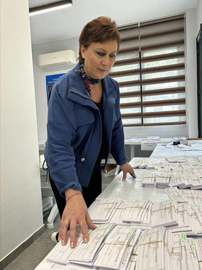 Topalolu, 2014 ylnda mahallenin nfusu 48 binlerdeyken muhtar seildiini dile getirerek, unlar kaydetti:    "Apartmanlar yksek katl olduu iin ok fazla insan gzkmyor. Yz lm olarak kz, nfus olarak byk bir mahalleyiz. Buraya gelen ok mutlu oluyor. Bir nceki seime oranla art var, azal olmuyor. Bugn bir misafirim vard. yle bir yorum yapt. Sadece Adnan Kahveci'yi alan kii milletvekili olabilir. Gerekten Adnan Kahveci bu seimi de birok seimi de ekillendirecek bir mahalle."