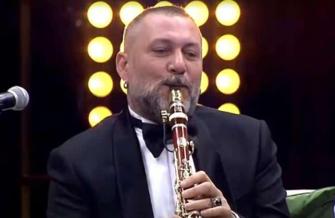 arklar Bizi Syler programnda Sibel Can ve Hakan Altun ile program yapan 46 yandaki nl klarneti Hsn enlendirici'den herkesi zen bir haber geldi.