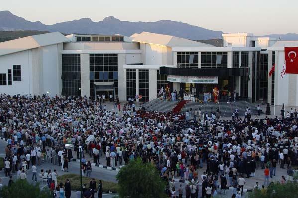 <p><b>Yakn Dou niversitesi</b></p>  renim creti: 2 bin 800-9 bin 400 Euro