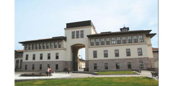 <p><b>Ko niversitesi</b></p>    Yurt creti: 2 bin 500 TL ile 6 bin 800 TL