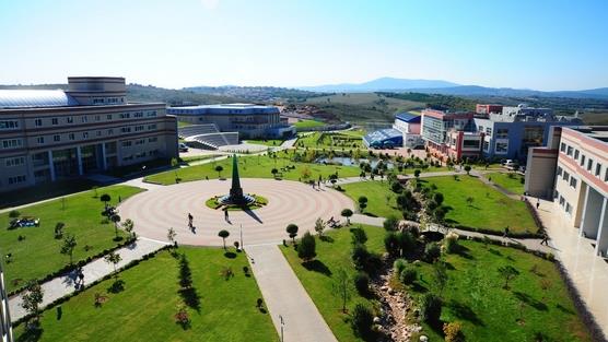 <p><b>Okan niversitesi</b></p>  renim creti: 13 bin 500 ile 27 bin 900 TL