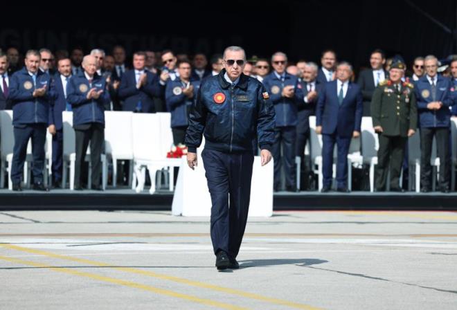 Cumhurbakan Recep Tayyip Erdoan, Milli Muharip Uan adnn "KAAN" olduunu aklad. Erdoan, ''Bugn savunma ve havaclk alannda tarihi gnlerimizden birini daha yayoruz. Artk karada, denizde ve deniz altnda, havada, uzayda, her alanda varz.'' dedi.