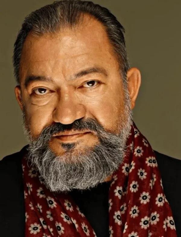 'ARTIK YETER K GER GELSN' <br>  "likinin peinden koar msn?" sorusu yneltilen 55 yandaki radyocu ve oyuncu, ekranlardan eski sevgilisine seslenmesi dikkat ekti.