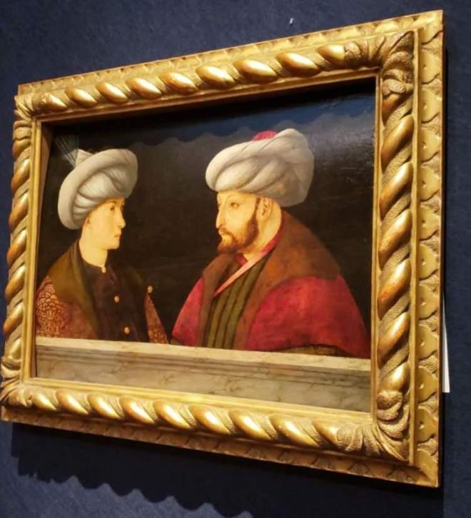 Fatih Sultan Mehmet'in talyan ressam Gentile Bellini'ye sipari ettii ve Londra'nn Victoria ve Albert Mzesinin en nemli eserleri arasnda yer alan nl portresi, sanat ve tarih severlerden youn ilgi gryor.