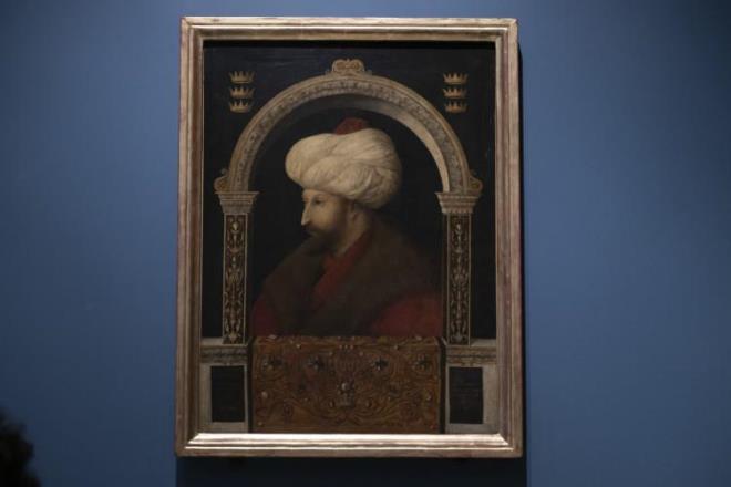 Portrede sa ve sol stte olmak zere er ta yer alyor. Bu  ta, Dou Roma mparatorluu, Trabzon Rum mparatorluu ve Anadolu'nun fethi anlamna gelen Konya'nn alnmas ile Fatih Sultan Mehmet'in  nemli zaferini gzler nne seriyor.