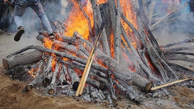 Hdrellez kutlama mesajlar: Bereket ve bolluk simgesi Hdrellez kutlu olsun! - 3    "Yaz dileini brak gle; kavu berekete.  Hdrellez kutlu olsun."    "Bolluk, bereket ve salk getirmesi dileiyle Hdrellez kutlu, birliimiz ve beraberliimiz daim olsun."    "Bolluk ve bereketin artt,bizlere bahar mjdeleyen hdrellez bayram kutlu olsun. Tm dualarmzn ve dileklerimiz kabul olmas dileiyle."