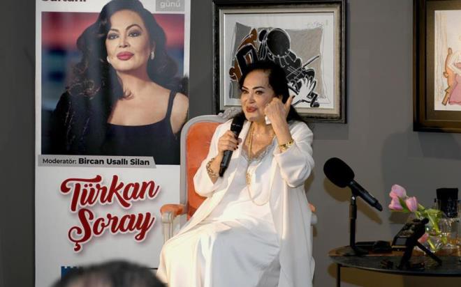 Trk sinemasnn yaayan efsanelerinden Trkan oray, Kuadas Belediyesi ile Kuadas Altn Gvercin Kltr Sanat ve Tantm Vakf (KUSAV) i birliinde, Ada Modern Sanat Galerisi?nde dzenlenen syleide Kuadallarla bir araya geldi. Bircan Usall Silan moderatrlnde gerekleen syleiye usta sanatnn sevenleri youn ilgi gsterirken zel hayatna dair samimi aklamalar herkesi duygulandrd.