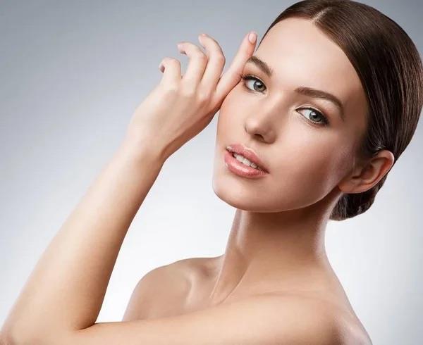 Cilt sal: Cevizde bulunan antioksidanlar, cilt saln korumak iin faydaldr. Ayrca, cildi nemlendirmeye ve yalanma belirtilerini azaltmaya yardmc olabilir.