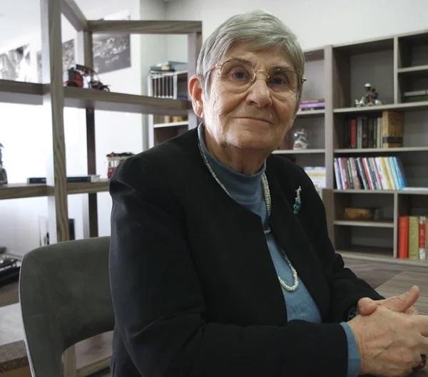 ngiltere'de bir aratrma dikkat ekti  <br>  ngiltere'de yaplan bir aratrmada cevizin faydalarna yer verildi. Life724.com adl sitedeki ierikte; cevizin faydalar sraland ve Canan Karatay'n szleri dorulanm oldu. Aratrmaya gre, ceviz tketmenin faydalar unlar: