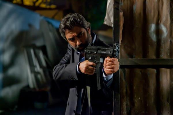 Dnyada milyonlarca hayran kitlesine sahip Trkiye'nin en ok izlenen dizisi Kurtlar Vadisi Pusu ilk blmyle yine ok konuulacak...