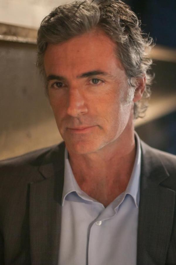 <p><b>Murat Parasayar (Sarp karakteri)</b></p>   Kurtlar Vadisi Pusu bu sezonda da izleyicisini ekran bana kilitleyecek diye dnyorum. Bu sezonun fenomeni de Sarp Bey olacak.