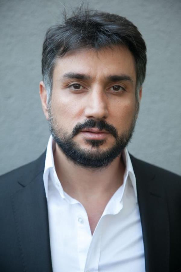 <p><b>Cahit Kayaolu (Cahit)</b></p>  Her sezon olduu gibi byk baarlara imza atan Kurtlar Vadisi Pusu 11. sezonunda da yine izleyicilerin dnce snrlarn zorlayp, onlar aydnlatmaya devam edecek.