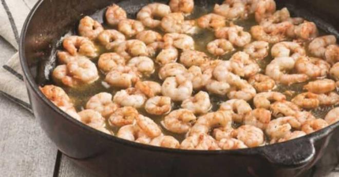 Karides iftliklerde yetitirilir. Enfeksiyonlarn, hastalklarn ve parazitlerin yaylmasn nlemek iin, iftiler hayvanlarn yemini antibiyotiklerle pompalar ve sular pestisit ve fungisitlerle doldururlar.